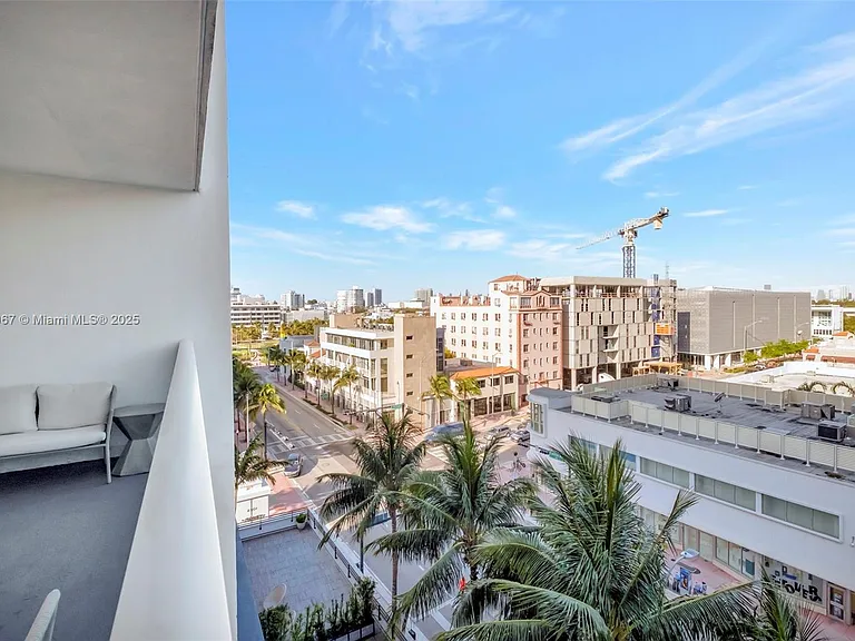 2301 Collins Ave #634 — Photo 2