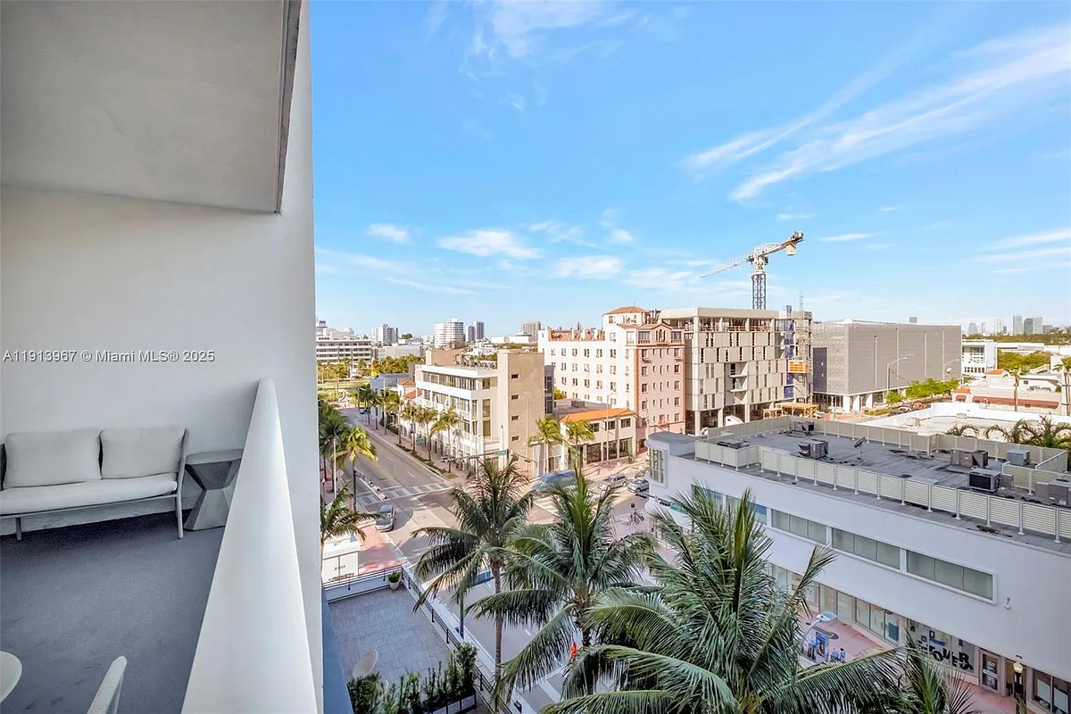Building Photo - 2301 Collins Ave #634