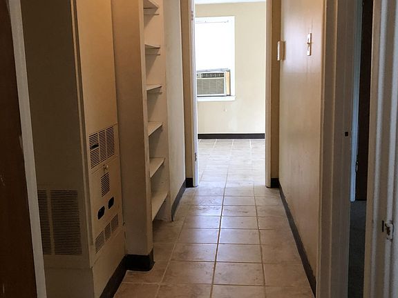4th image of 111 W Gage Ave