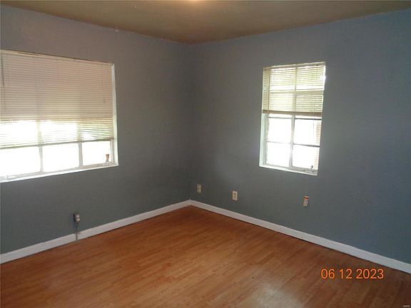 5th image of 1911 Mora Ln