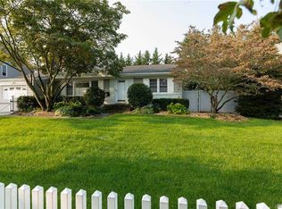 30 Renee Rd, Syosset, NY 11791