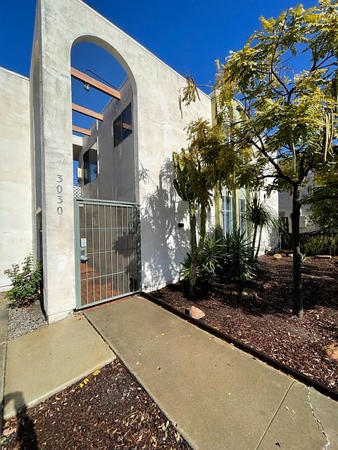 2nd image of 3030 Monroe Ave #9