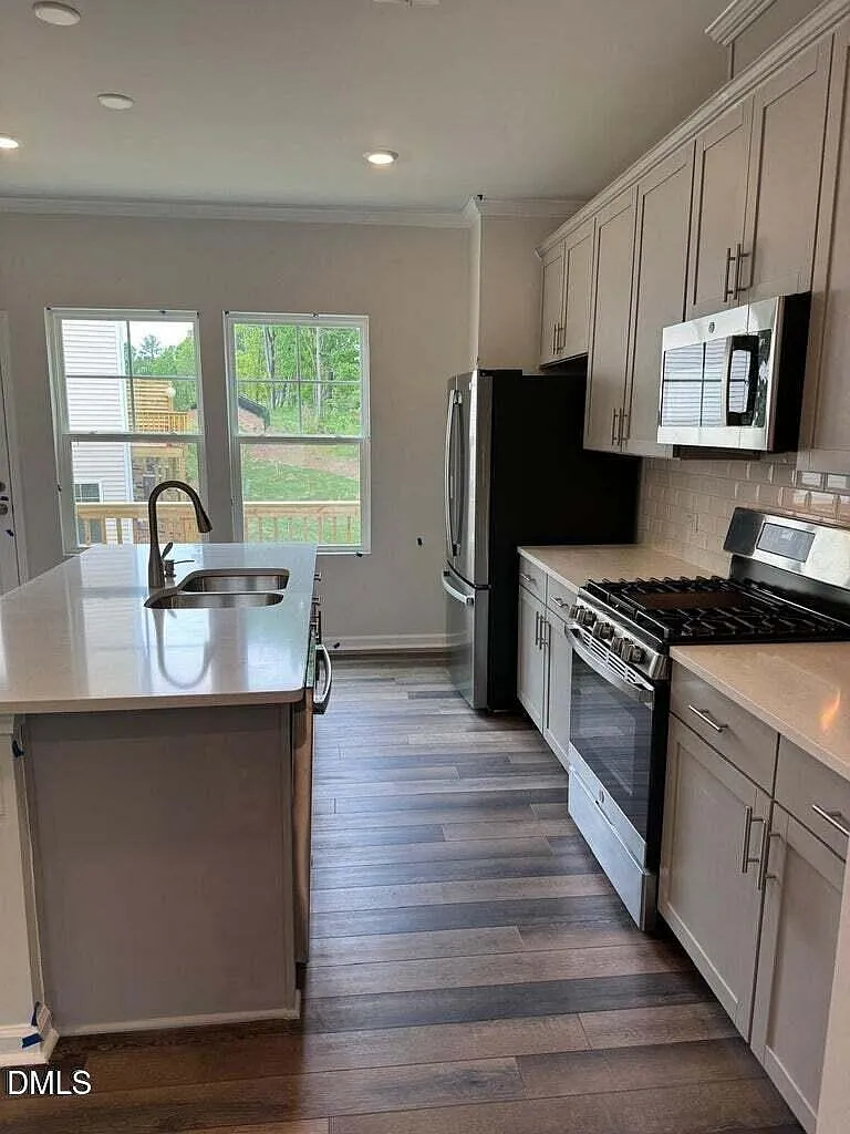 4 bed, 3.5 bath, $2,250 — Photo 3