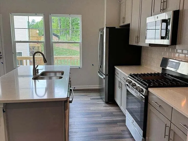 1056 Lily Loch Way — Photo 3