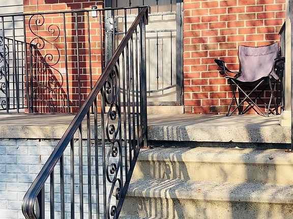 3rd image of 15463 Dexter Ave