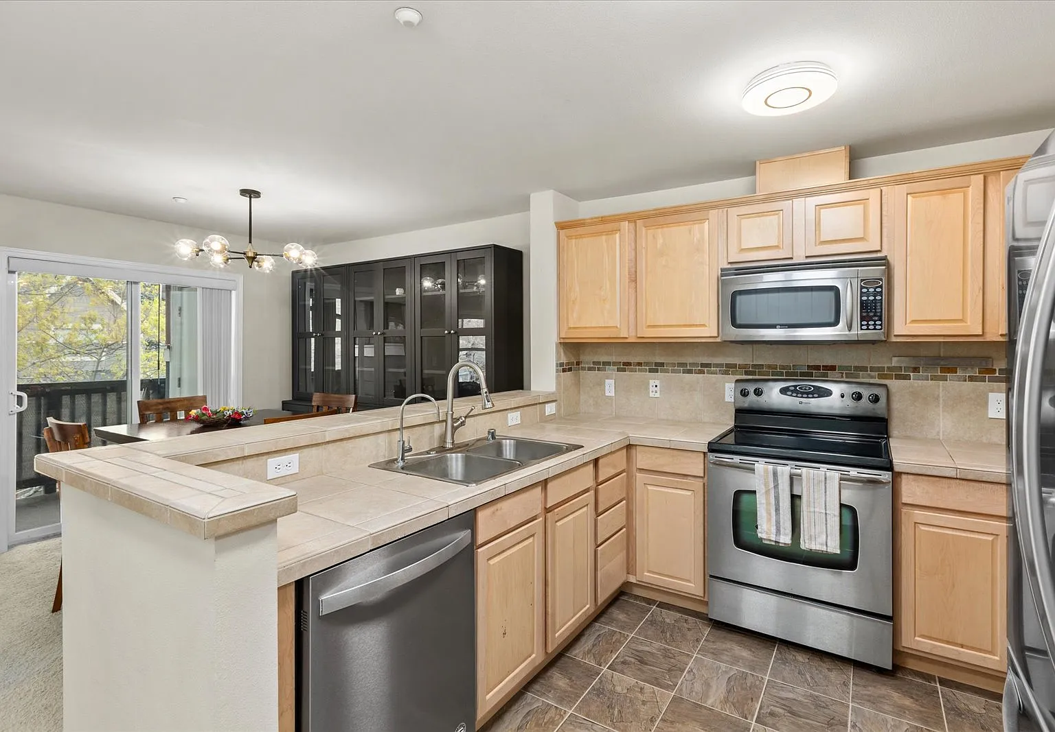2 bed, 952 sqft, $2,500 — Photo 1