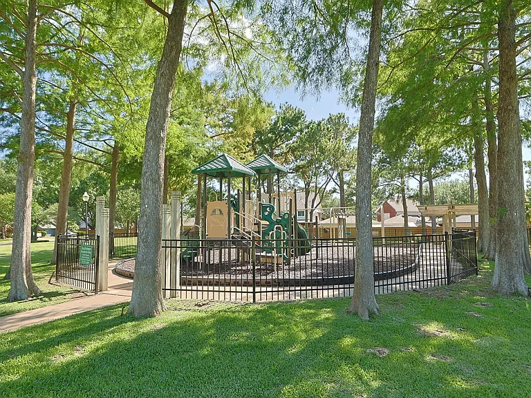 7435 River Garden Dr — Photo 36