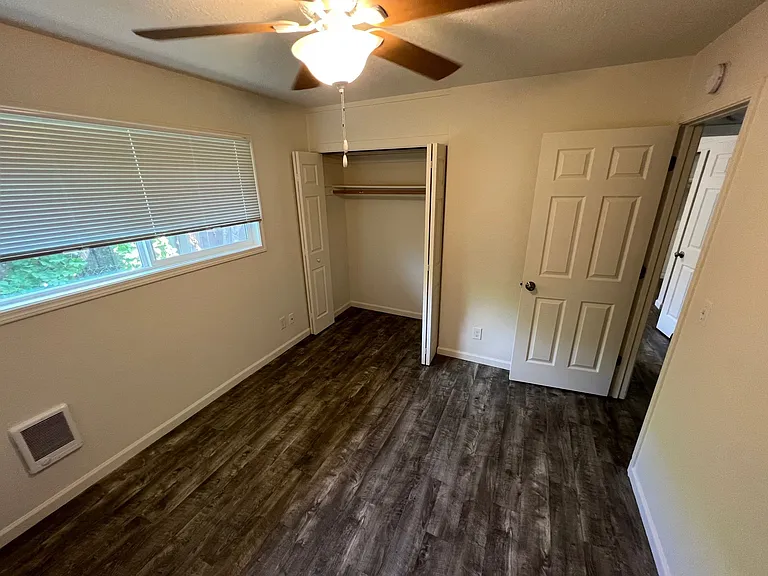11575 SW Greenburg Rd #8 — Photo 18