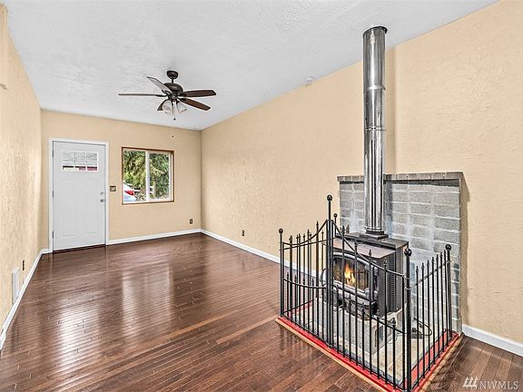 5th image of 3627 232nd St E