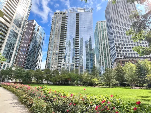 201 N Westshore Dr APT 1305, Chicago, IL 60601
