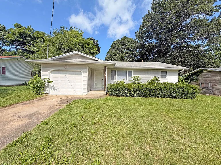 1249 S Cedarbrook Ave — Photo 1