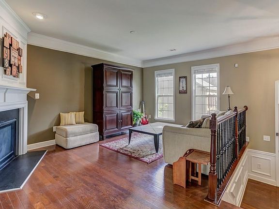 5th image of 2430 Natoma Ct SE