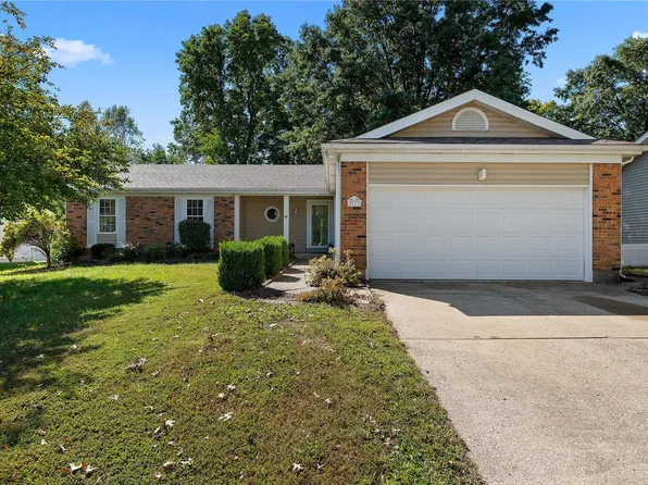 2717 Sundowner Dr, Saint Charles, MO 63303