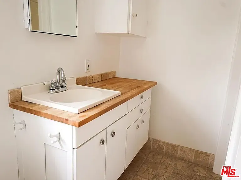 1322 N Beverly Glen Blvd — Photo 8