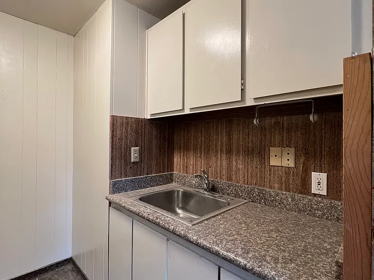 2541-2569 Le Conte Ave — Photo 57