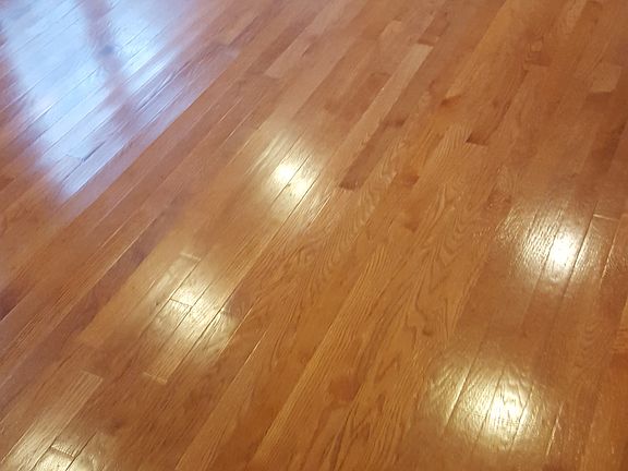 Hardwood Floors / Carpeting