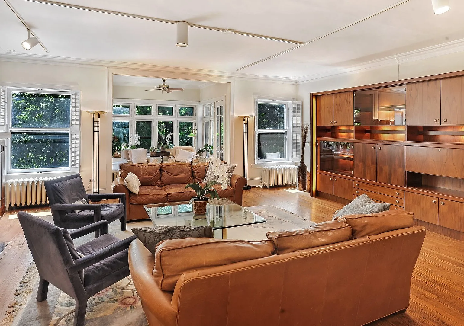 4 bed, 3500 sqft, $9,995 — Photo 3
