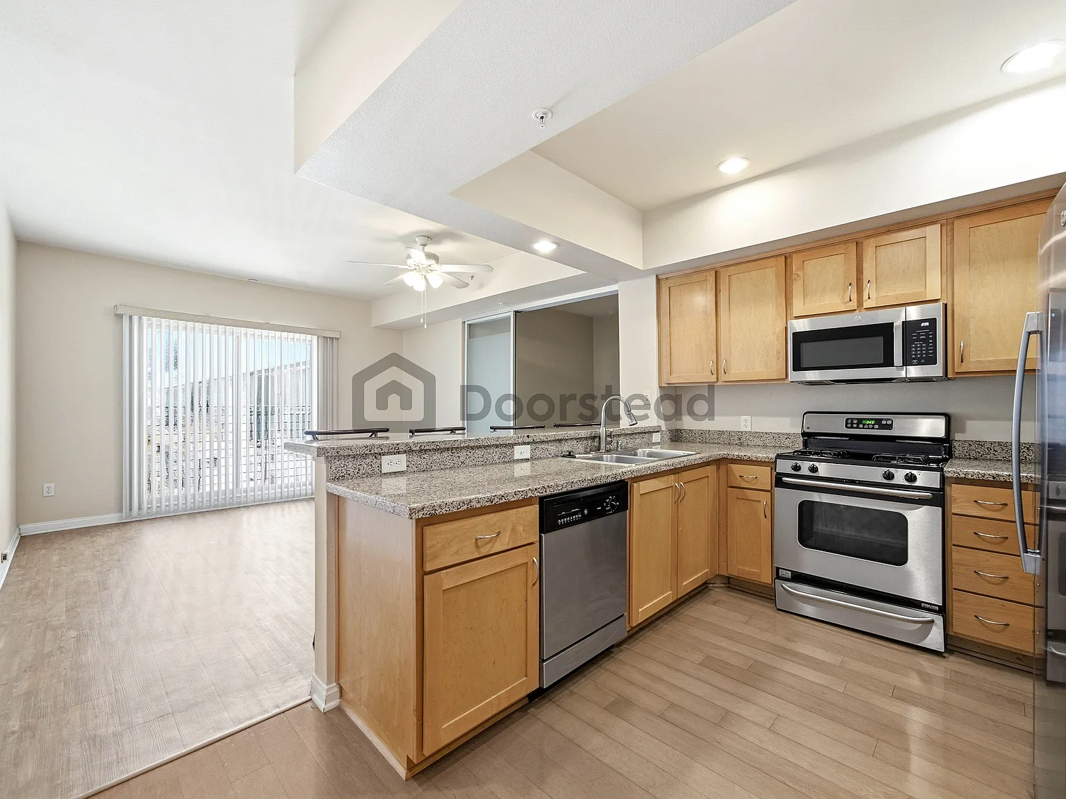1 bed, 1.0 bath, 655 sqft, $2,299 — Photo 2