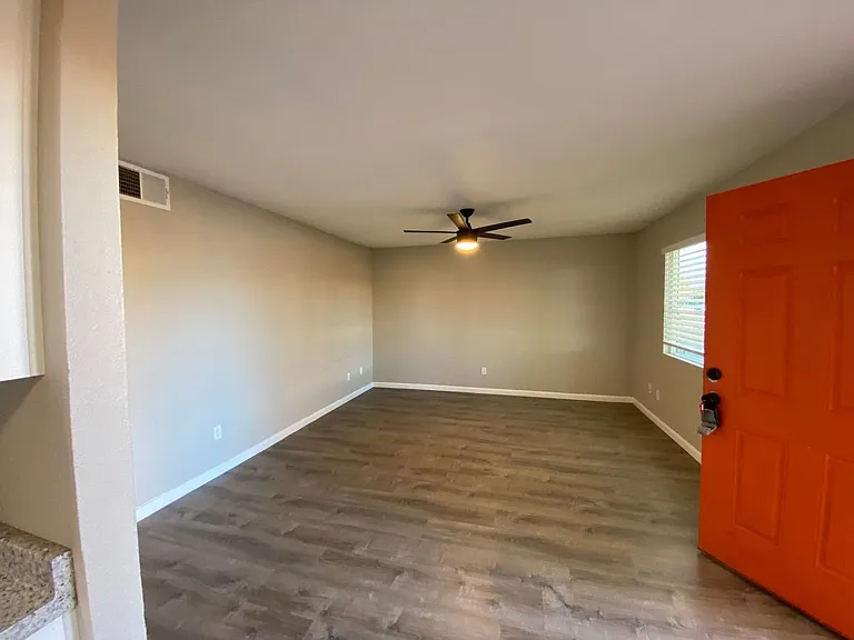 1829 E Broadway Rd — Photo 15