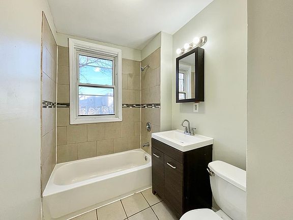 4th image of 542 S 11th St #1AB
