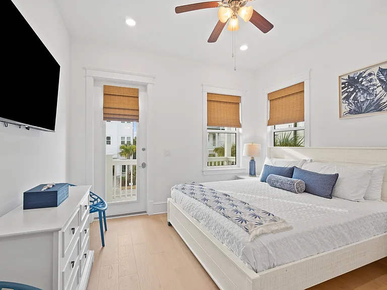 49 Seaboard Ln — Photo 34