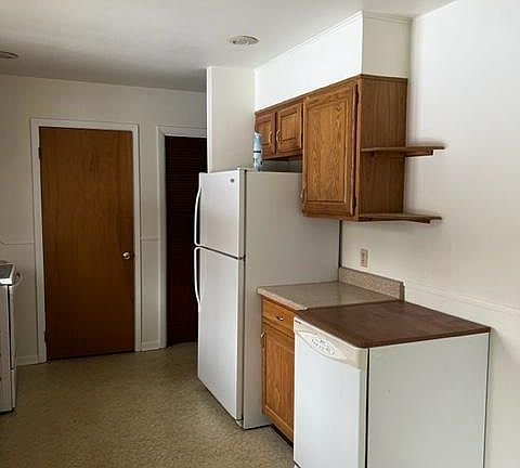 3rd image of 84 Woodin Rd #A