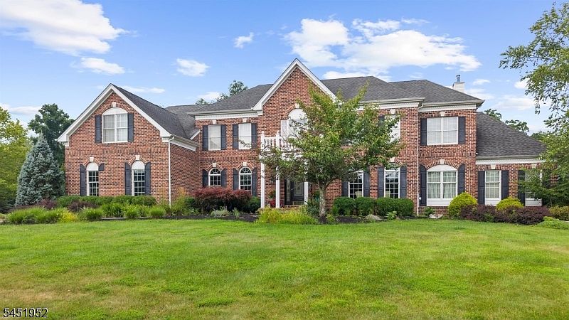 1st image of 31 Balmoral Dr