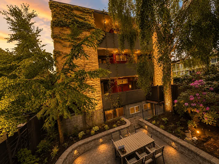 Barrett Square Apartments: Your Ideal Urban Home — Photo 19