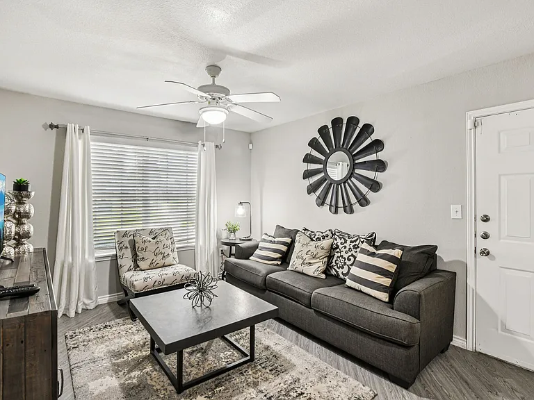 Stonecreek Apartments — Photo 7
