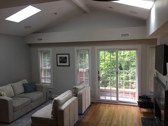 3rd image of 1526 W Henderson St #3