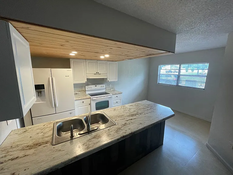 6719 Congress St — Photo 3