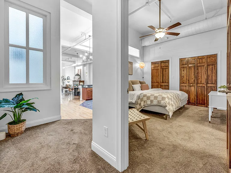 2042 E 4th St #600 — Photo 35