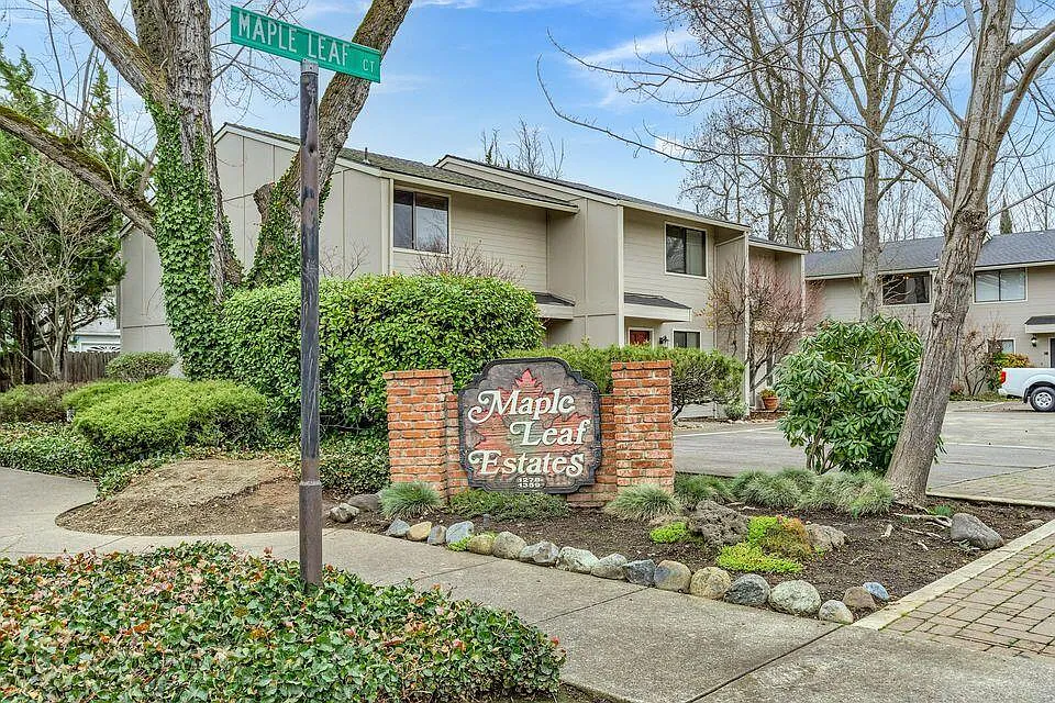 1327 Maple Leaf Ct APT 4B photo 1
