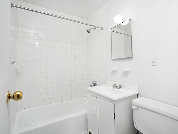 4th image of 266 W 21st St APT 4W