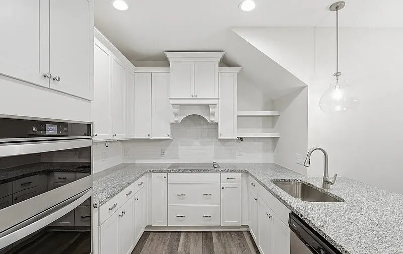 3 bed, 2.5 bath, 1886 sqft, $2,550 — Photo 4