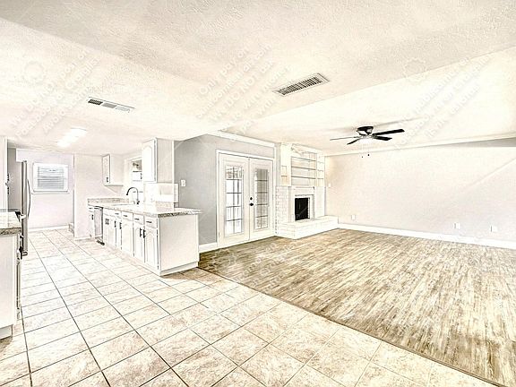 5th image of 15610 Camino Del Sol Dr