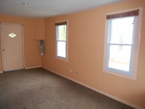 5th image of 133 N High St