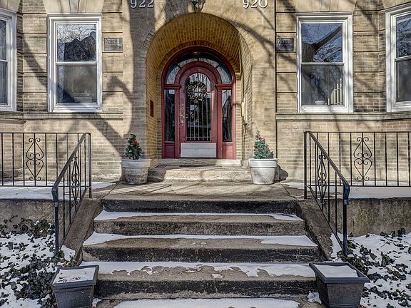 2nd image of 922 W Windsor Ave #1W