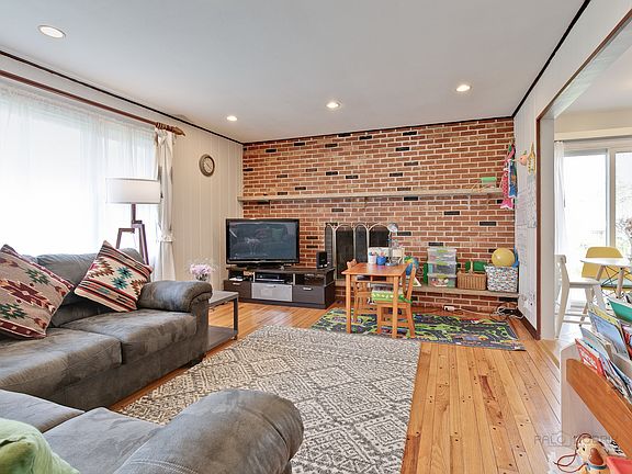 3rd image of 457 S Kensington Ct