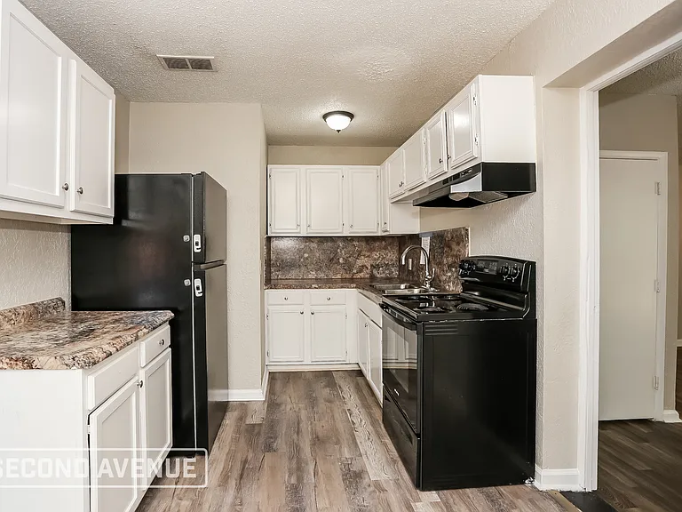 2727 W 45th St — Photo 3