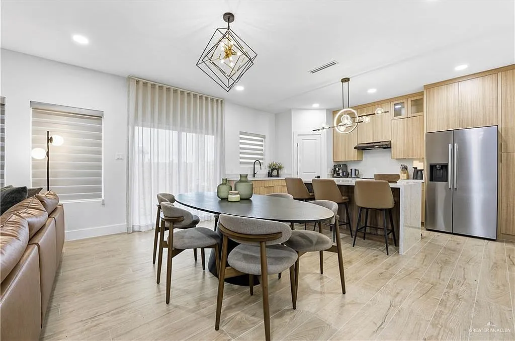 3 bed, 2.5 bath, 1542 sqft, $2,200 — Photo 3