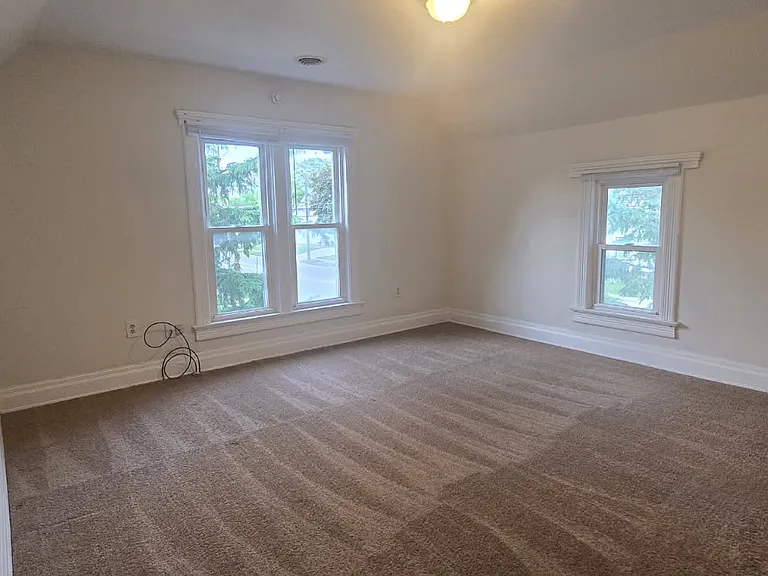 200 S Oak St #B — Photo 8