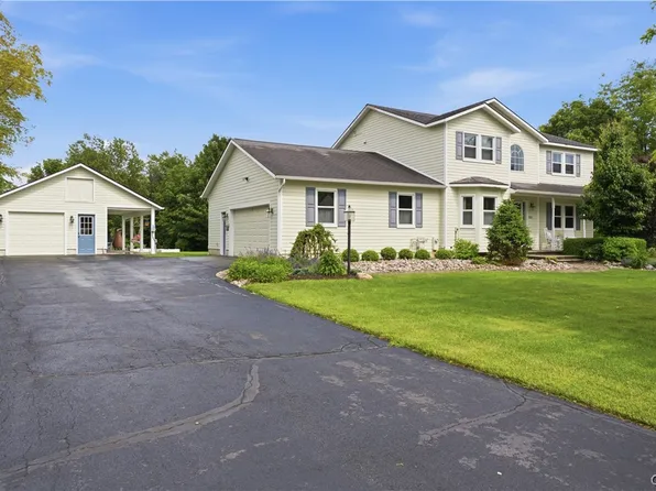 1014 Wheatfield Way, Camillus, NY 13031