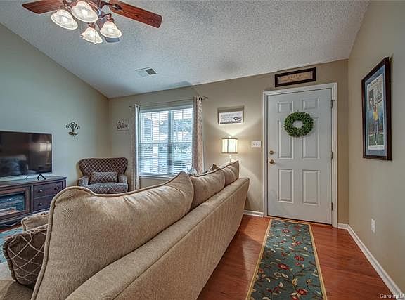 4th image of 3518 Autumn Dr