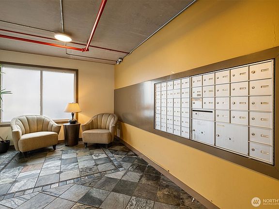 5th image of 103 Bellevue Avenue E #302