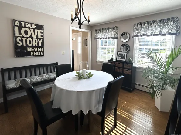 77 Lindsey Road, Middletown, CT 06457