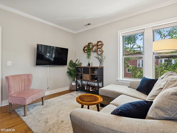 3rd image of 1518 W Waveland Ave #3