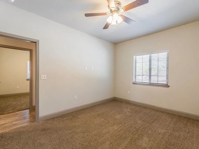 512 E Akard St #400 — Photo 16