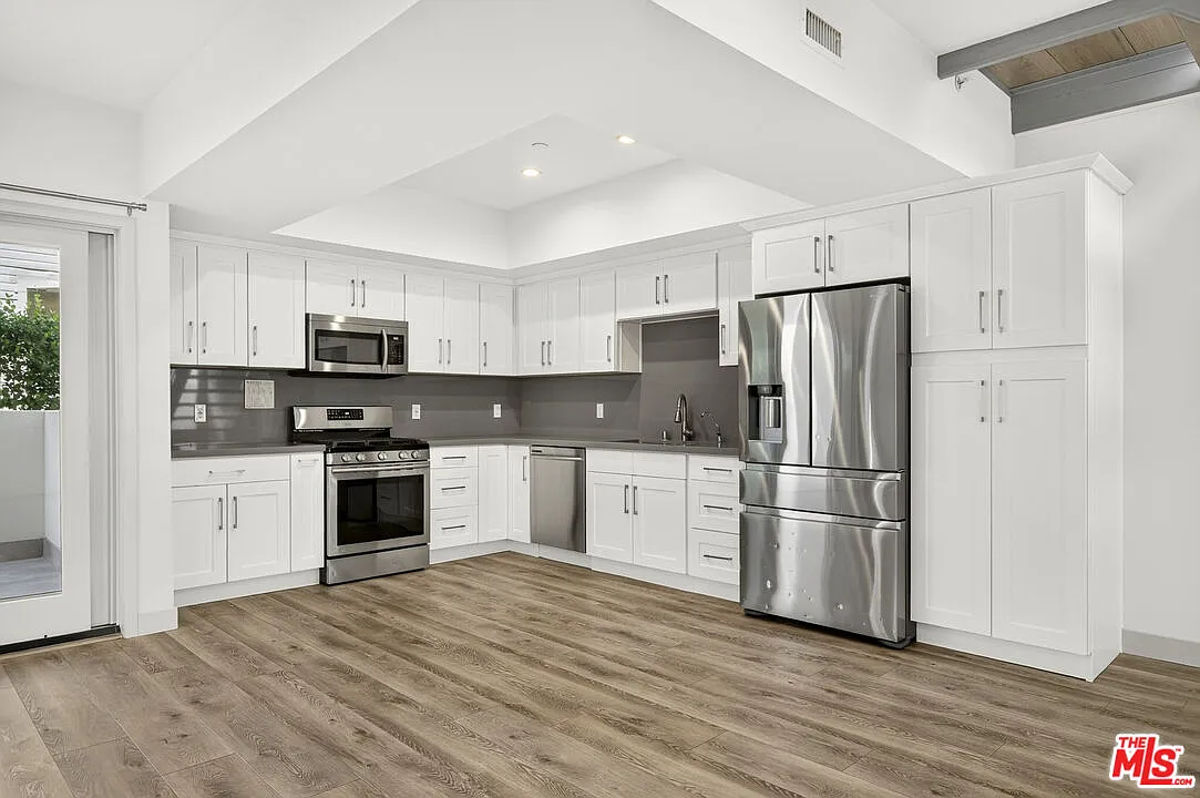 3 bed, 2.5 bath, 1540 sqft, $4,600 — Photo 4