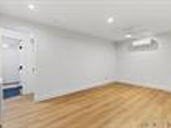 4th image of 4264 42nd St APT 5